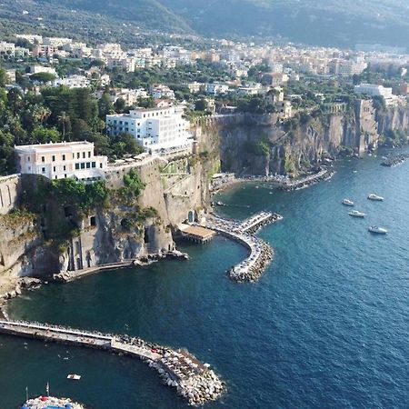 Appartamento La quiete a un passo dal centro Sorrento Esterno foto